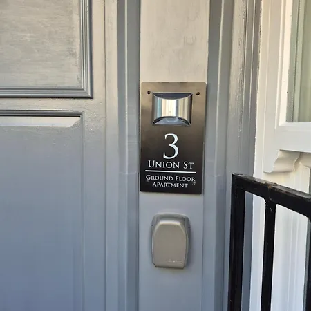 Town Centre Ground Floor Apartment *